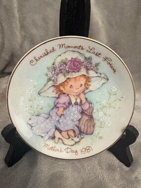 Avon Purple Pink Floral Hat Girl Commemorative Plate